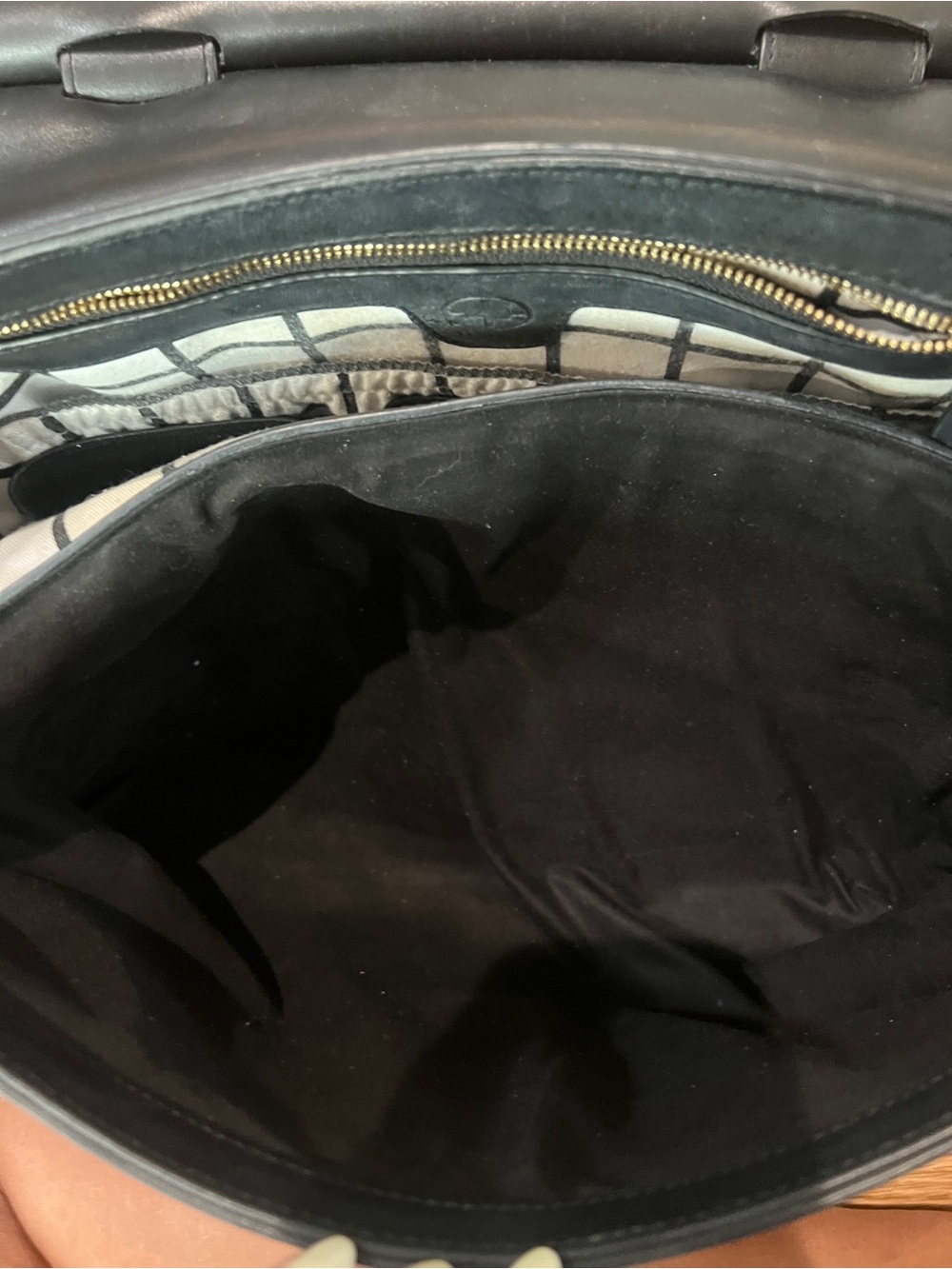 Emma Traveler 39 Classic Black Leather Top-Handle Travel Bag - Picture 6 of 15